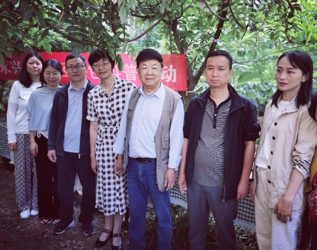 昆明永兴路社区开展“品劳动之果，享丰收之悦”绿色科普活动