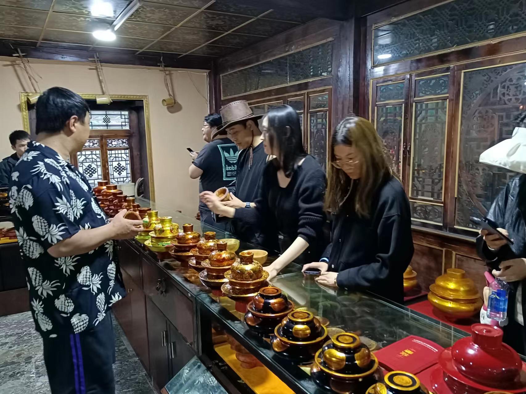 有一种叫云南的生活‖德钦奔子栏：益西家族与“藏木碗”的终身情缘