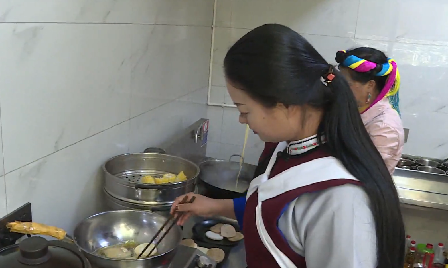 有一种叫云南的生活┃和艳群：于荆棘上跳舞，于尘埃里开花