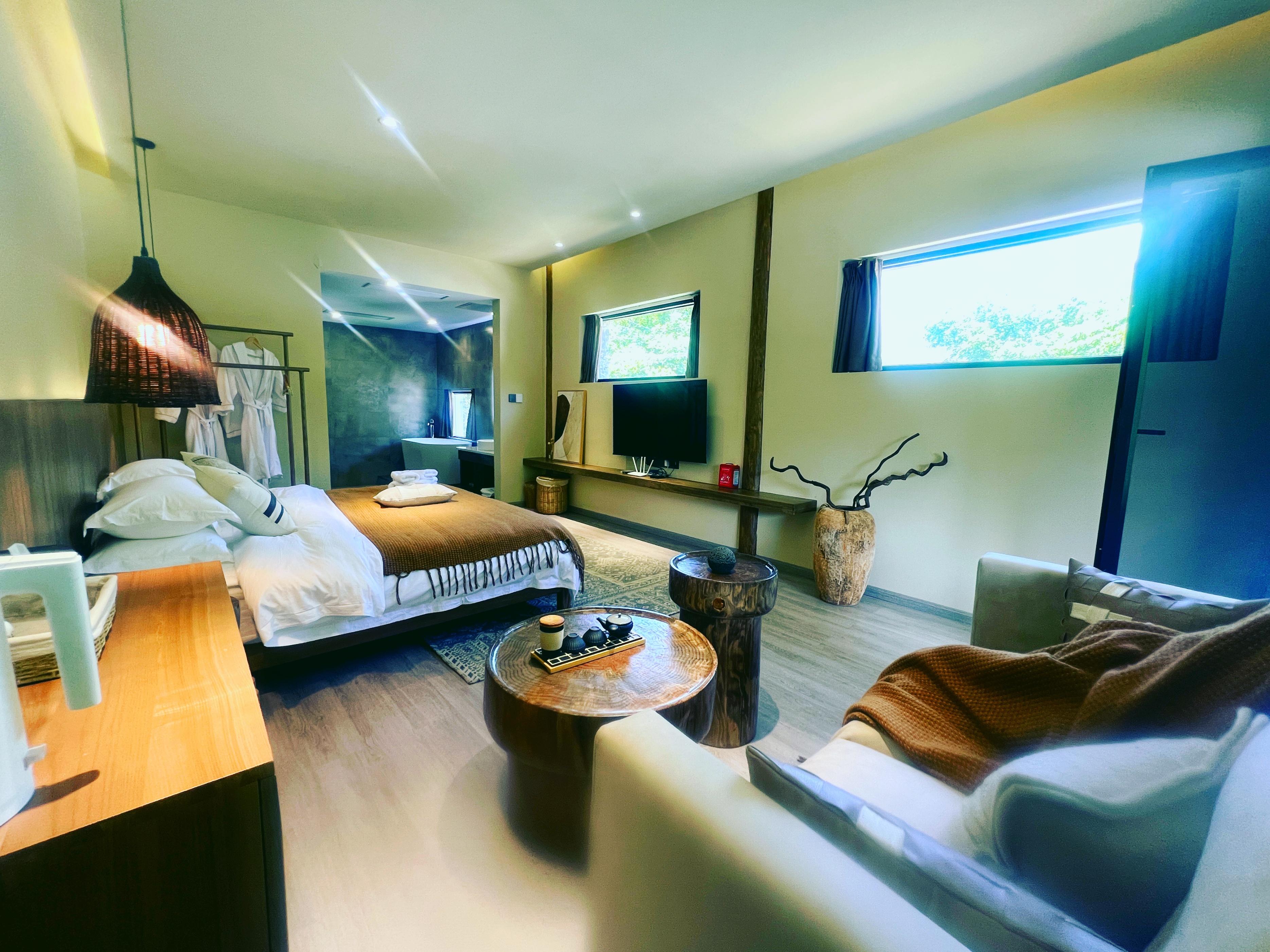 有一种叫云南的生活┃和艳群：于荆棘上跳舞，于尘埃里开花