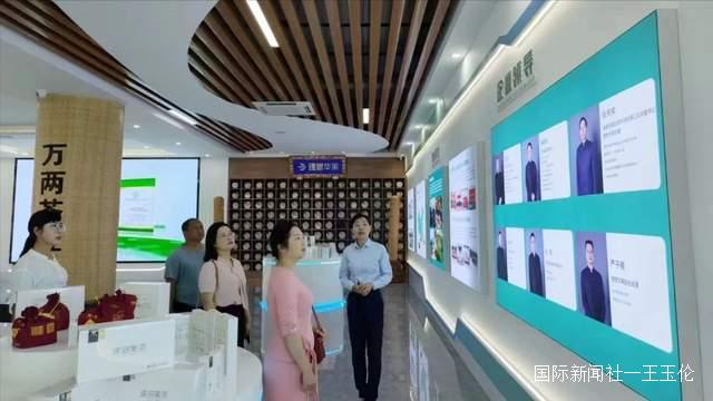 云南省思茅区委统战副部长郭鸽，莅临理想华莱云南营销中心调研