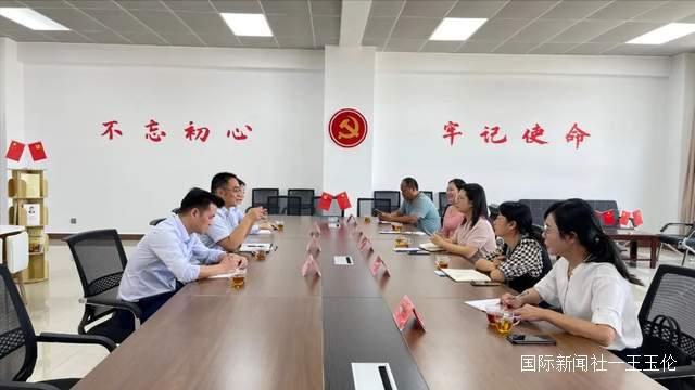 云南省思茅区委统战副部长郭鸽，莅临理想华莱云南营销中心调研