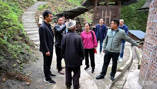 贵州省从江县职校副校长吴静一行到加勉乡开展走访慰问活动