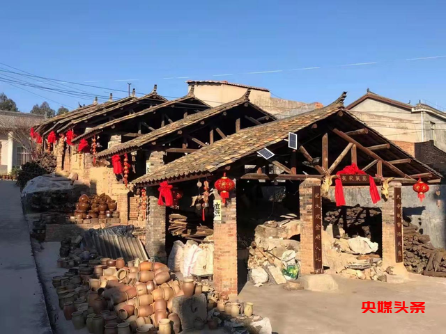 有一种叫云南的生活‖曲靖潦浒：窑尾还在把火烧，窑头已出蓝花陶