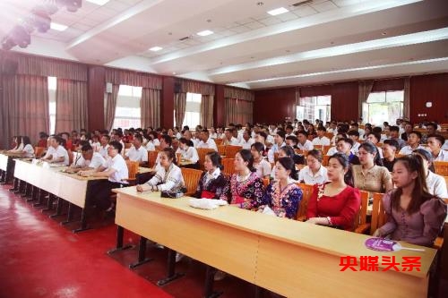 中国勐腊东盟汉语教材研发中心揭牌仪式在勐腊县职业高级中学举行