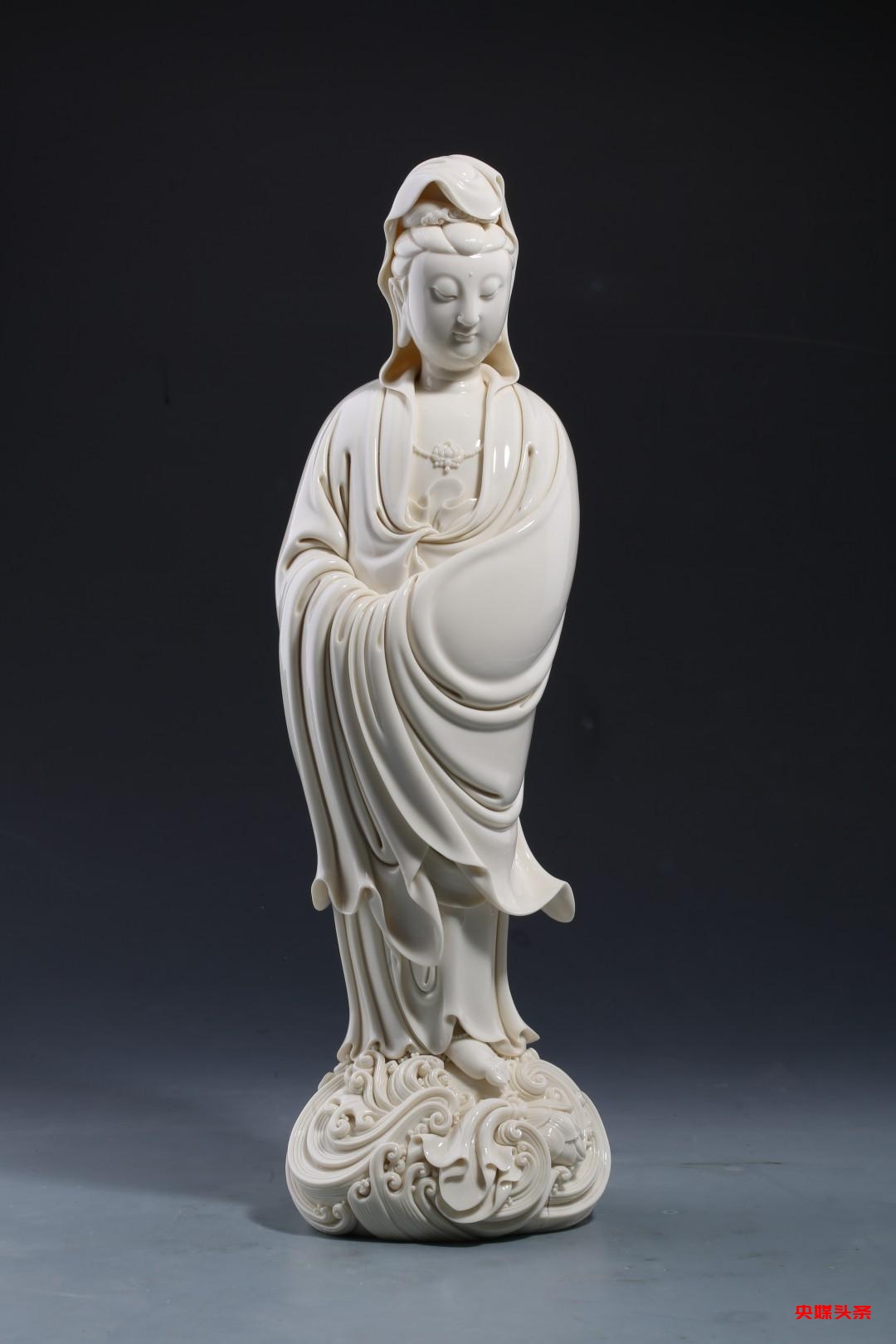 德化白瓷首登珠穆朗玛峰 《渡海观音》传递和平美好祈愿