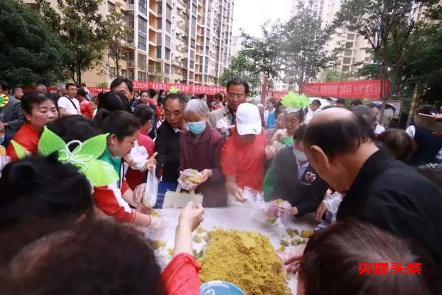 贵州都匀小围寨街道开展“四月八”民俗活动，千人共聚一堂欢度佳节