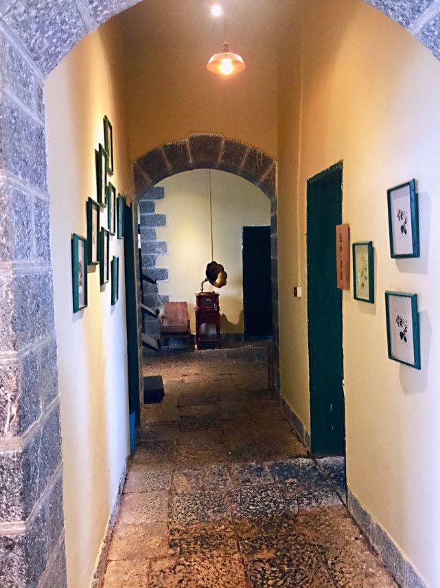 有一种叫云南的生活┃云南建水：将清风装进衣袖，徜徉在古城的青石板路上