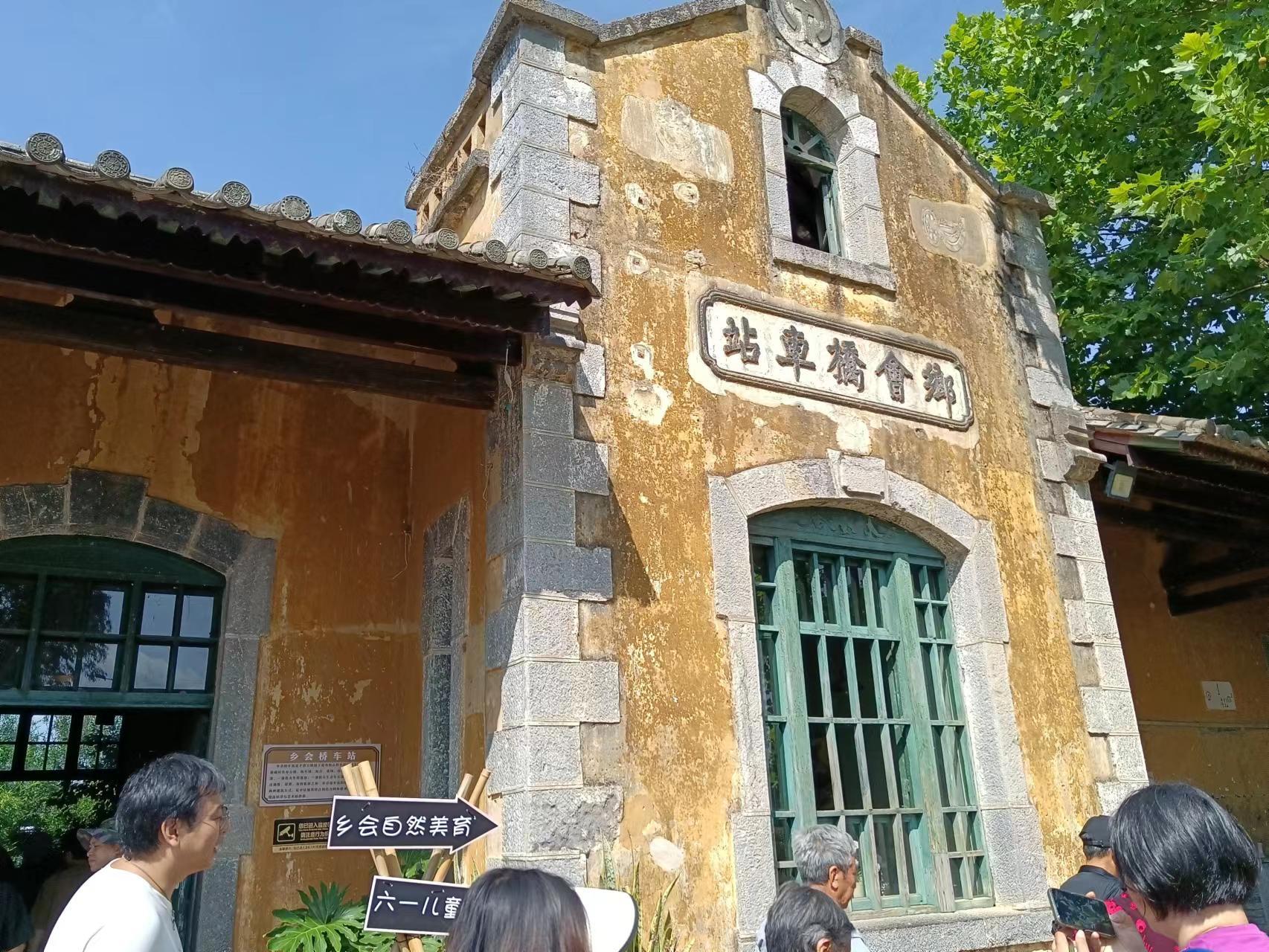 有一种叫云南的生活┃云南建水：将清风装进衣袖，徜徉在古城的青石板路上