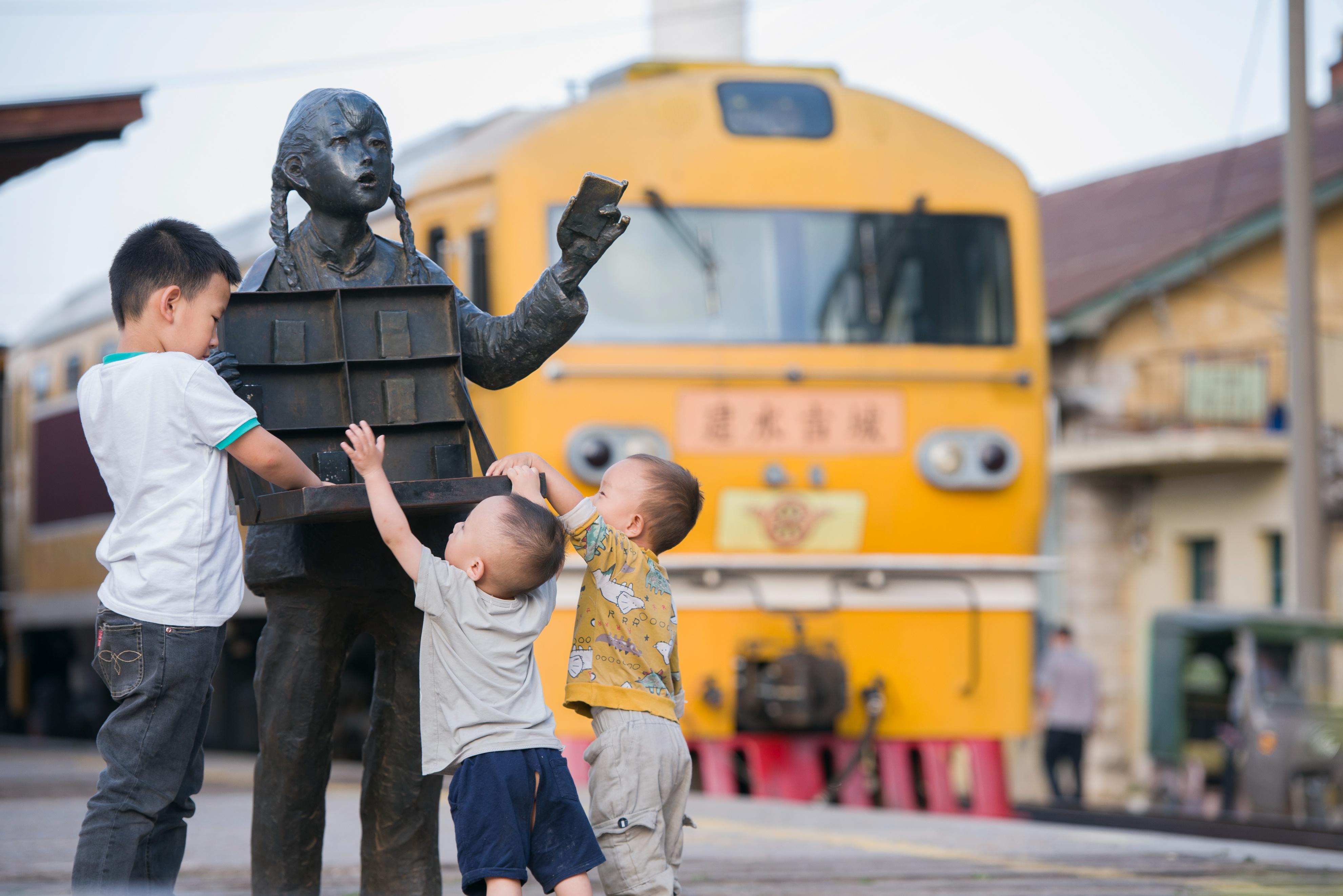 有一种叫云南的生活┃云南建水：将清风装进衣袖，徜徉在古城的青石板路上