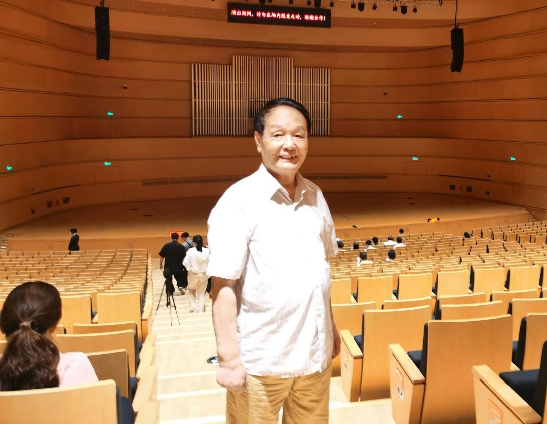 曾镇溪的钟馗主题国画作品《引福归堂》赏析