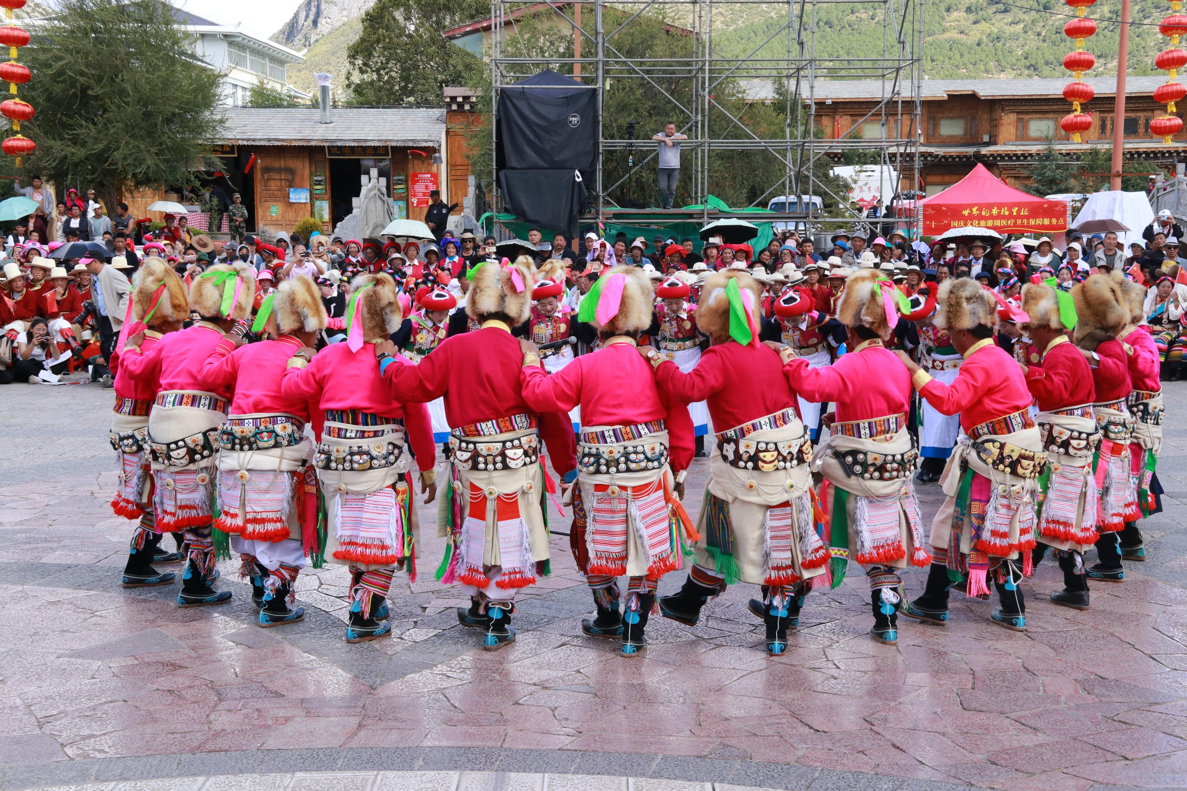 香格里拉赛马节‖相聚“心中的日月”，驰骋在“消失的地平线”