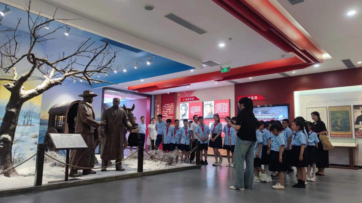 池州市贵池区牌楼镇：驻村工作队聚力儿童关爱 搭建梦想舞台