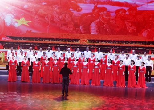 云南举办“听党话、跟党走、红土情深颂党恩” 大型演唱会