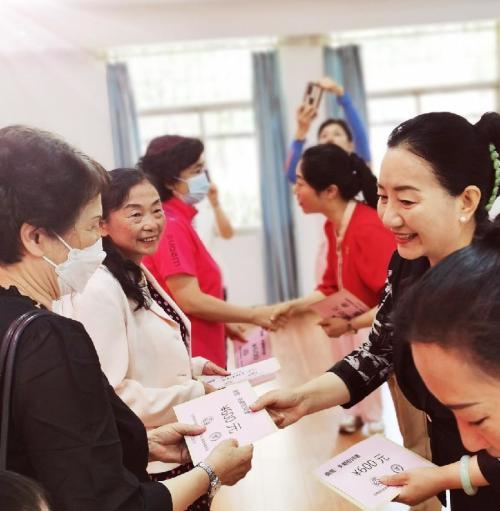 云南省妇联赴昆明市永兴路社区开展“三访四察五送”走访慰问活动