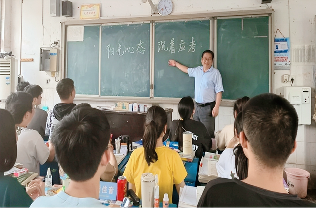 【荆楚教育】湖北武穴育才高中王汉中：努力奔跑，教育路上追梦人！