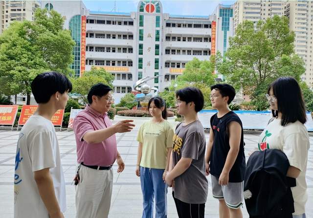 【荆楚教育】湖北武穴育才高中王汉中：努力奔跑，教育路上追梦人！