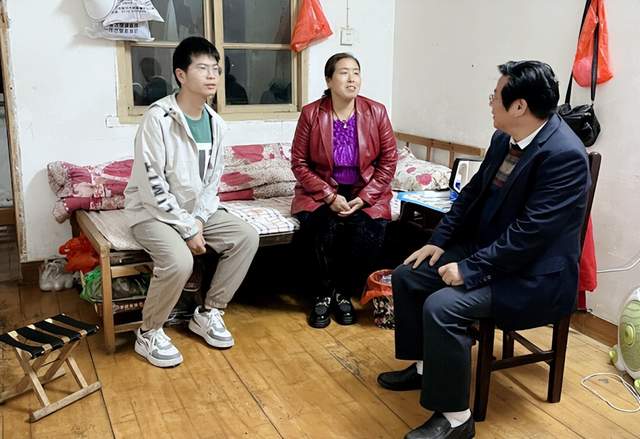 【荆楚教育】湖北武穴育才高中王汉中：努力奔跑，教育路上追梦人！