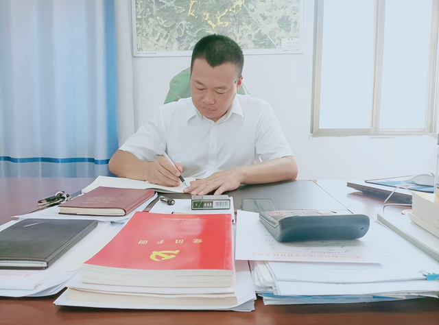 龚太亚：喜看胡导章村新变化