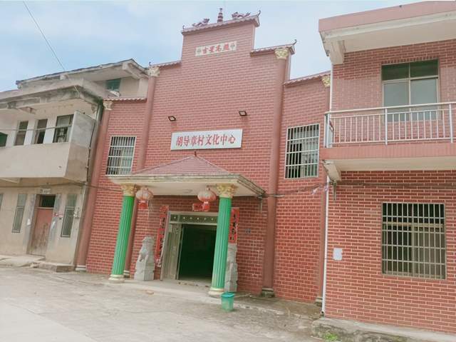 龚太亚：喜看胡导章村新变化