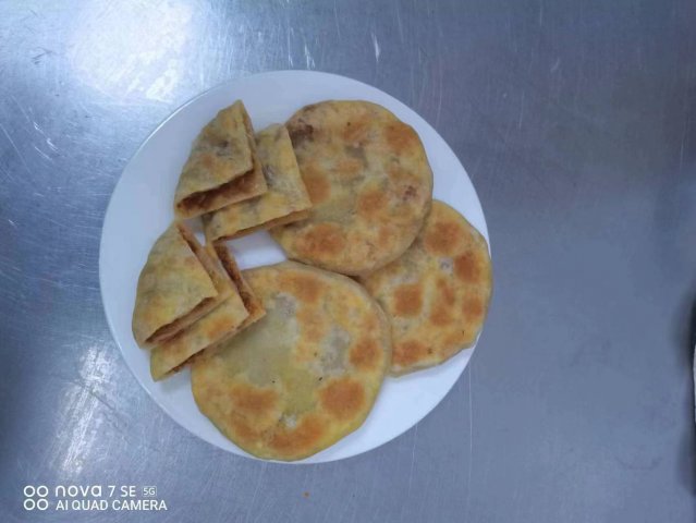 特通膳食研发：山东牛肉粉条馅饼的新尝试