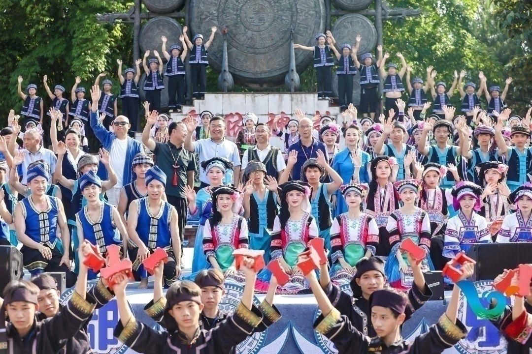 第15届中国凉都月亮河六月六布依风情节吸引海内外游客