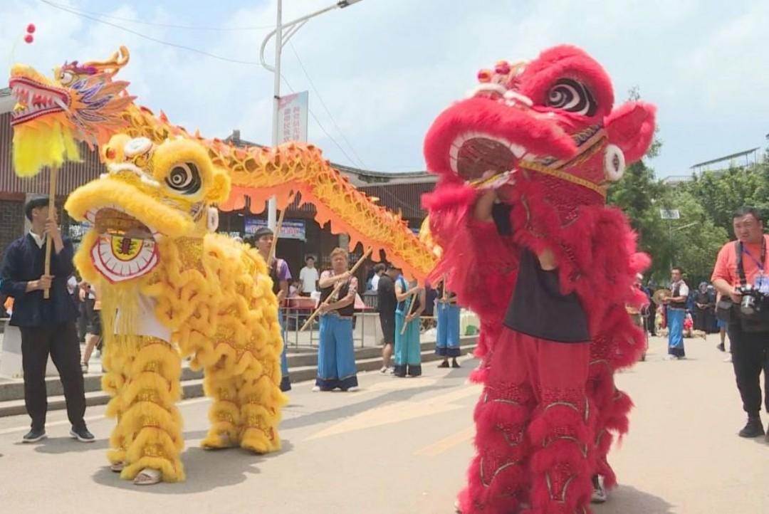 第15届中国凉都月亮河六月六布依风情节吸引海内外游客