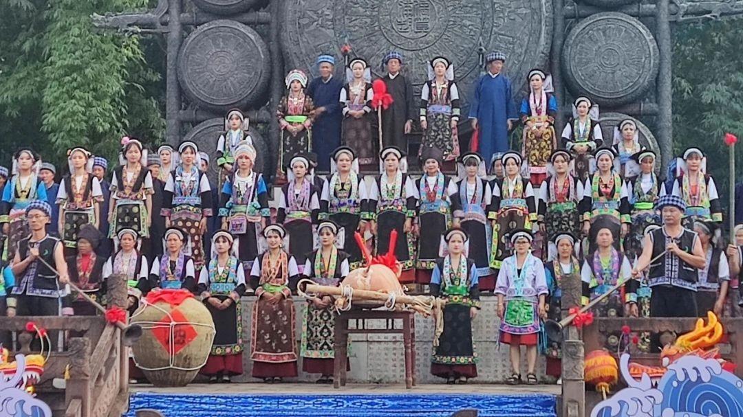 第15届中国凉都月亮河六月六布依风情节吸引海内外游客