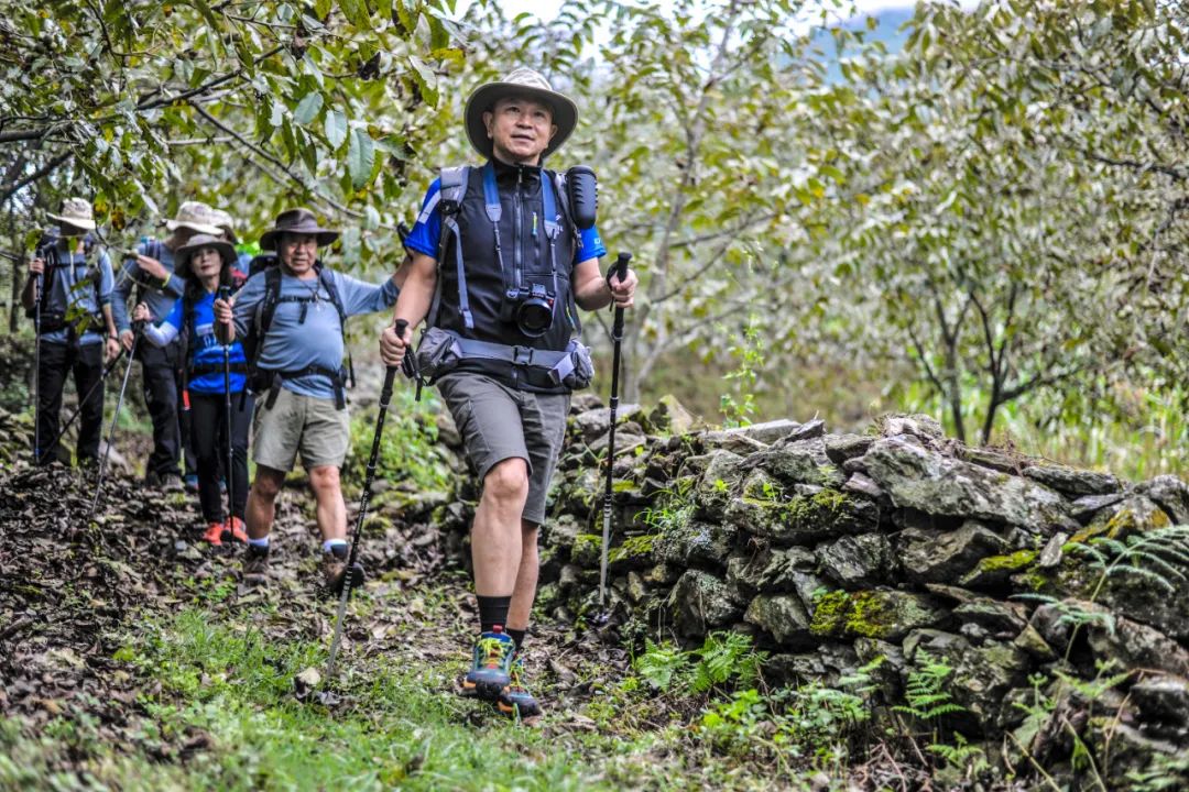 秘境探踪·荒野寻迹:国家步道上孤独的行者