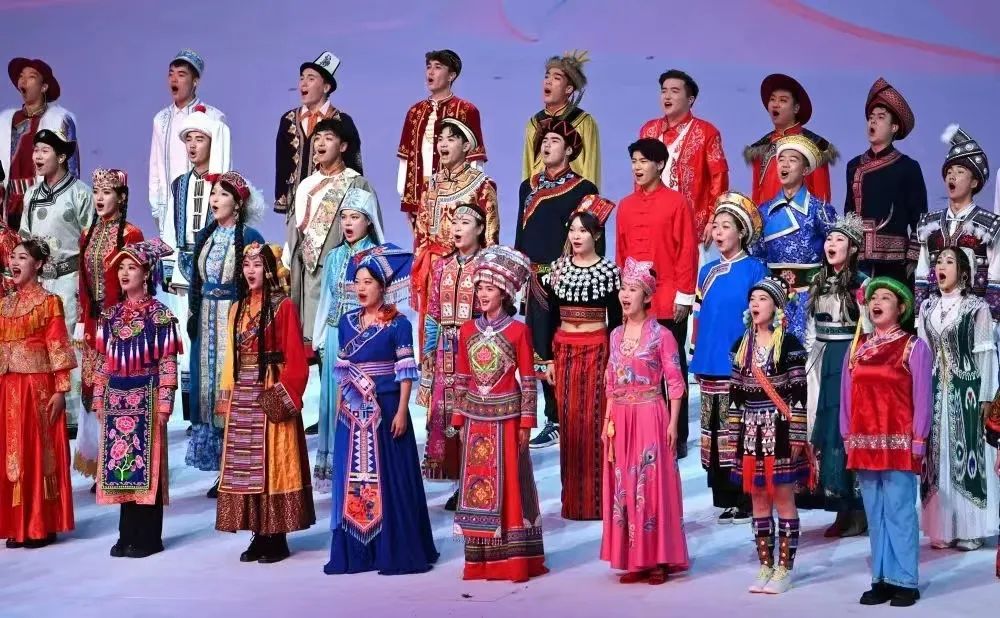 秘境百马助力大运会开幕式，时代“追梦人”同唱一首歌