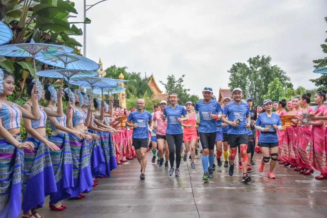 秘境百马助力大运会开幕式，时代“追梦人”同唱一首歌