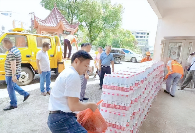 【新闻】武穴市公路事业发展中心开展2023“送清凉”慰问活动！