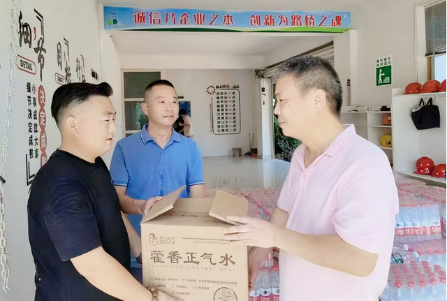 【新闻】武穴市公路事业发展中心开展2023“送清凉”慰问活动！