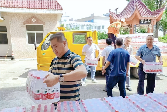 【新闻】武穴市公路事业发展中心开展2023“送清凉”慰问活动！