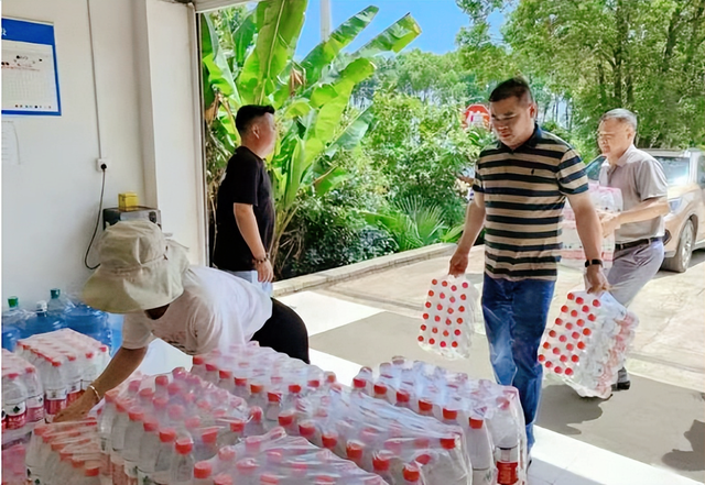 【新闻】武穴市公路事业发展中心开展2023“送清凉”慰问活动！