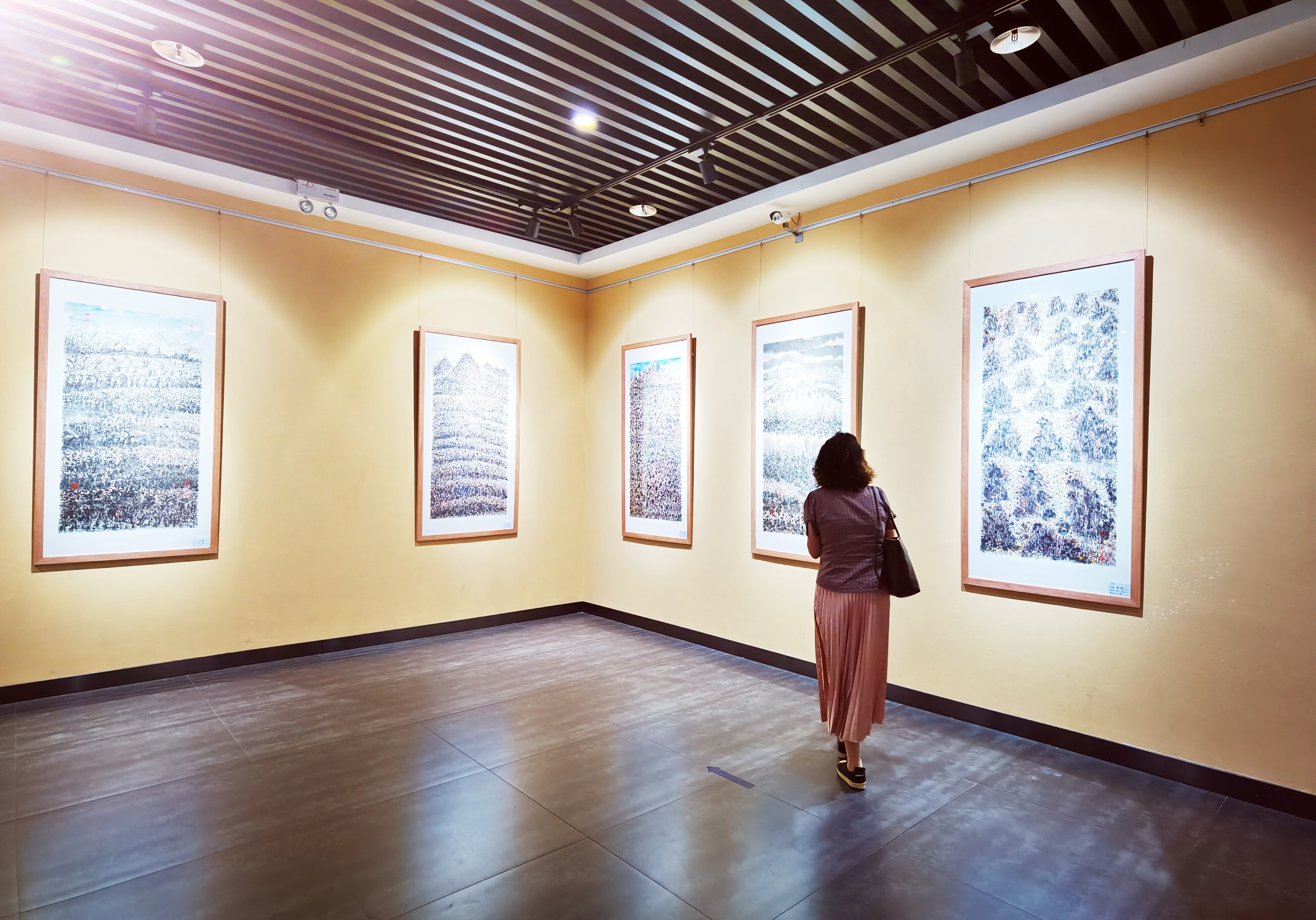 两位云南本土画家黄庆明·庞飞“艺往情深”水墨作品展在文山开展