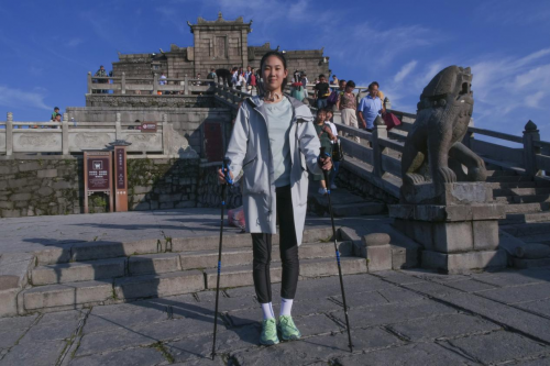 北京女孩甄欣刷新“五岳特种兵”新纪录