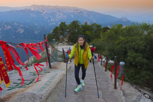 北京女孩甄欣刷新“五岳特种兵”新纪录