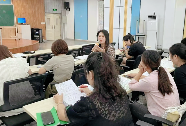 深耕细研踏歌行 以研促教谱新篇——武穴市第二实验小学开展“周二语文教研日”活动