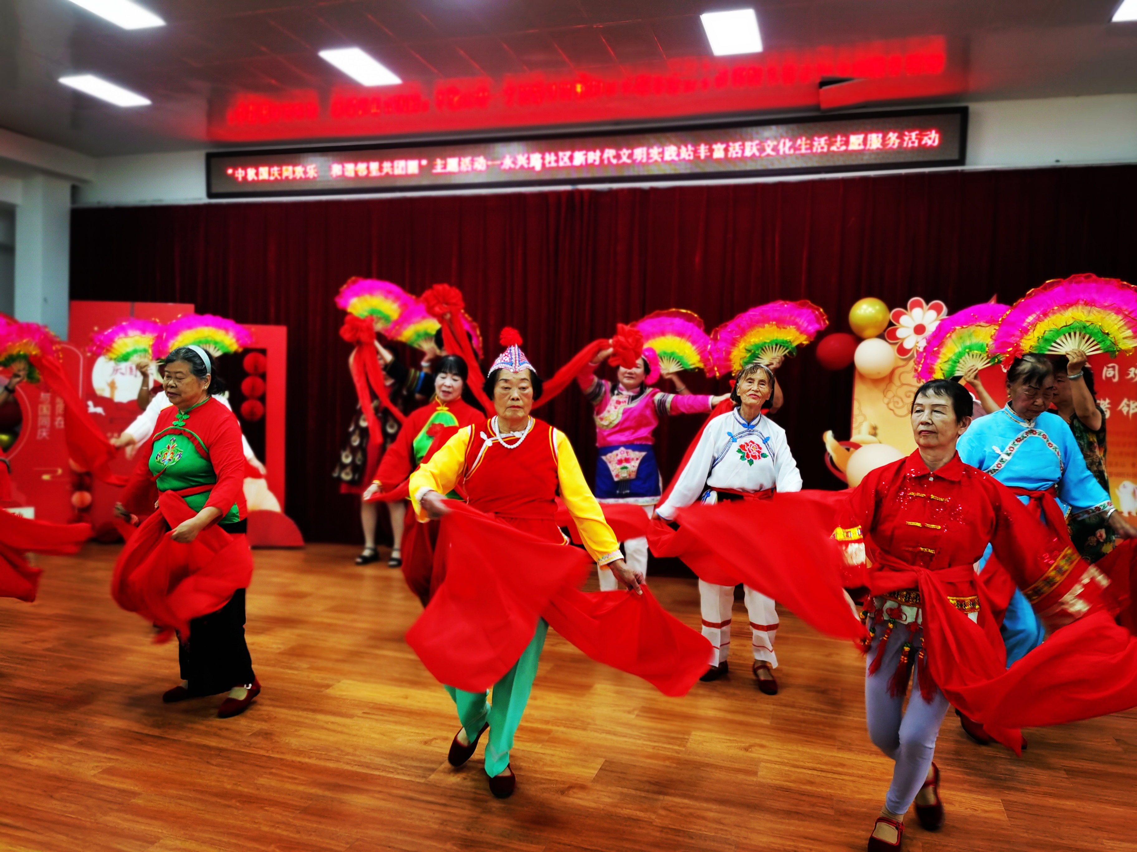 昆明永兴路社区举行“中秋国庆同欢乐 和谐邻里共团圆”主题活动