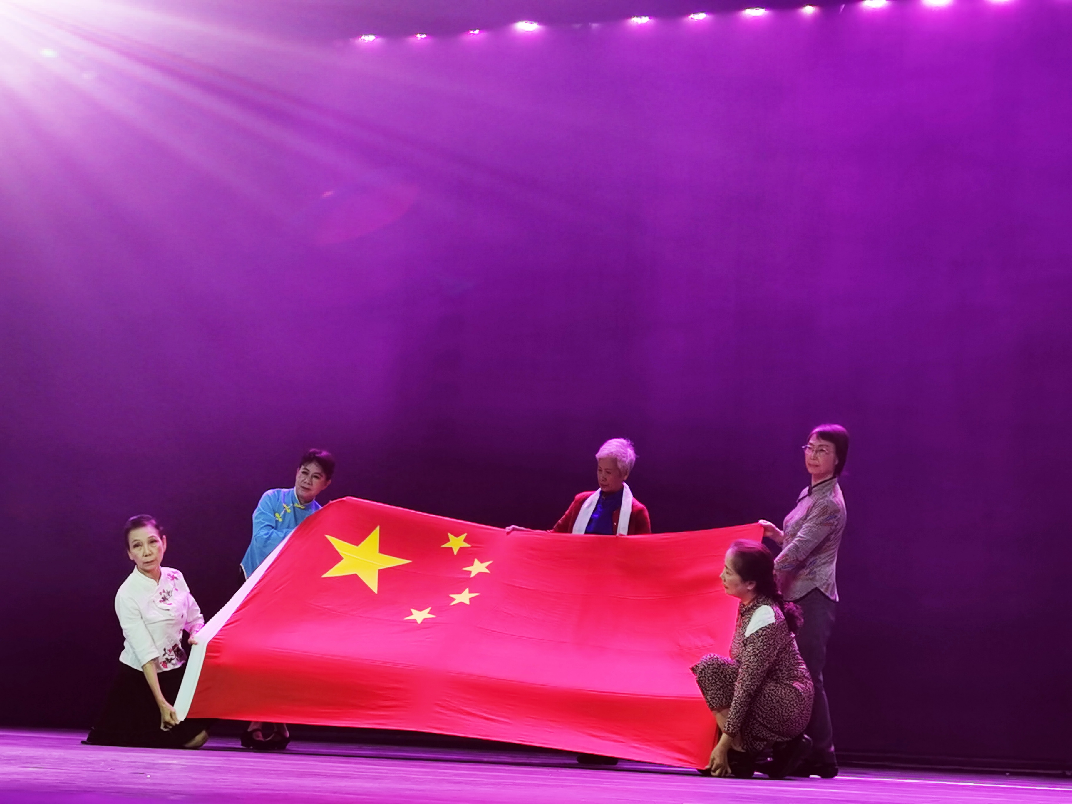 云南省老年合唱协会举办“放歌彩云南 银发颂祖国”文艺展演