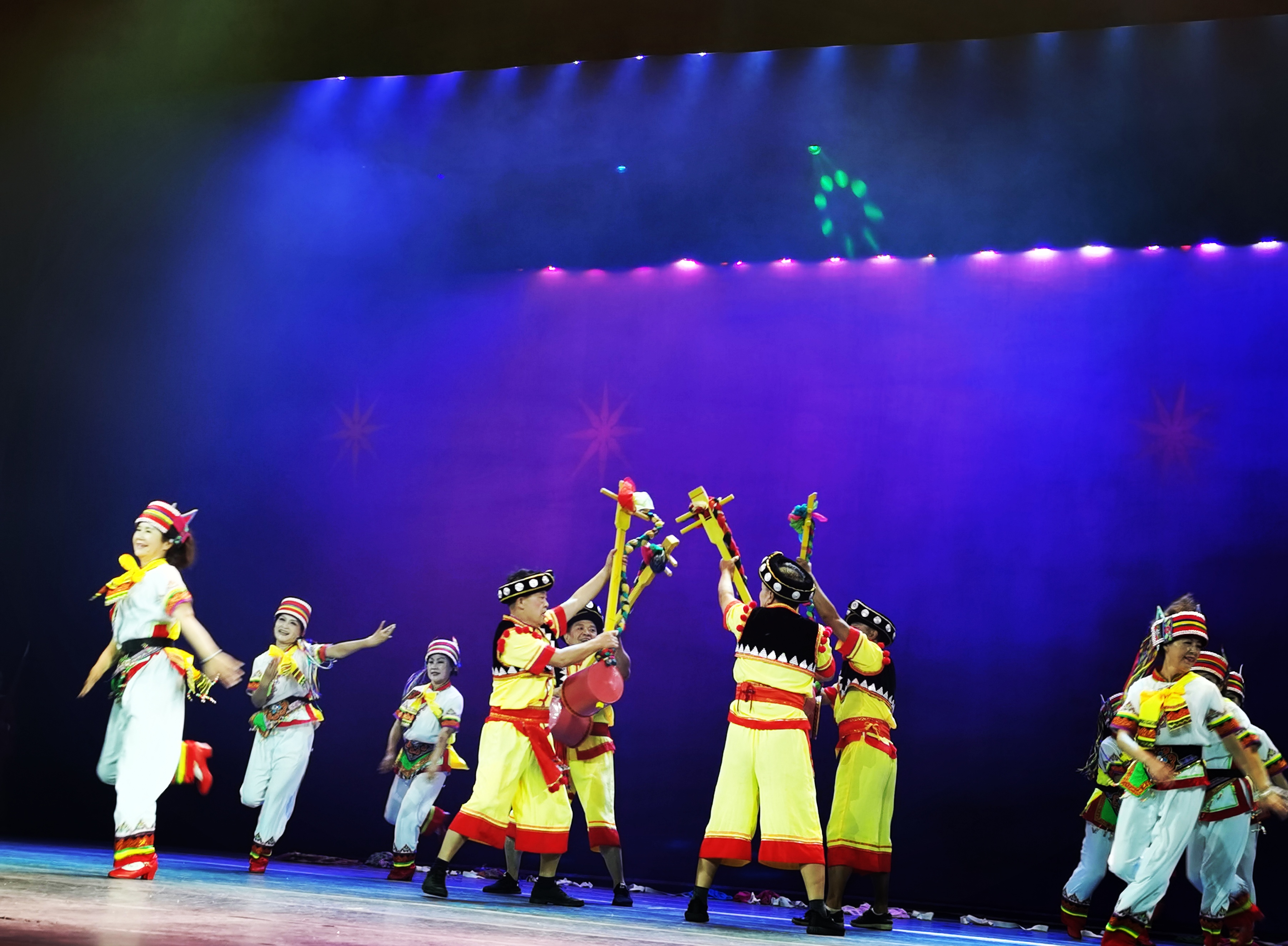 云南省老年合唱协会举办“放歌彩云南 银发颂祖国”文艺展演