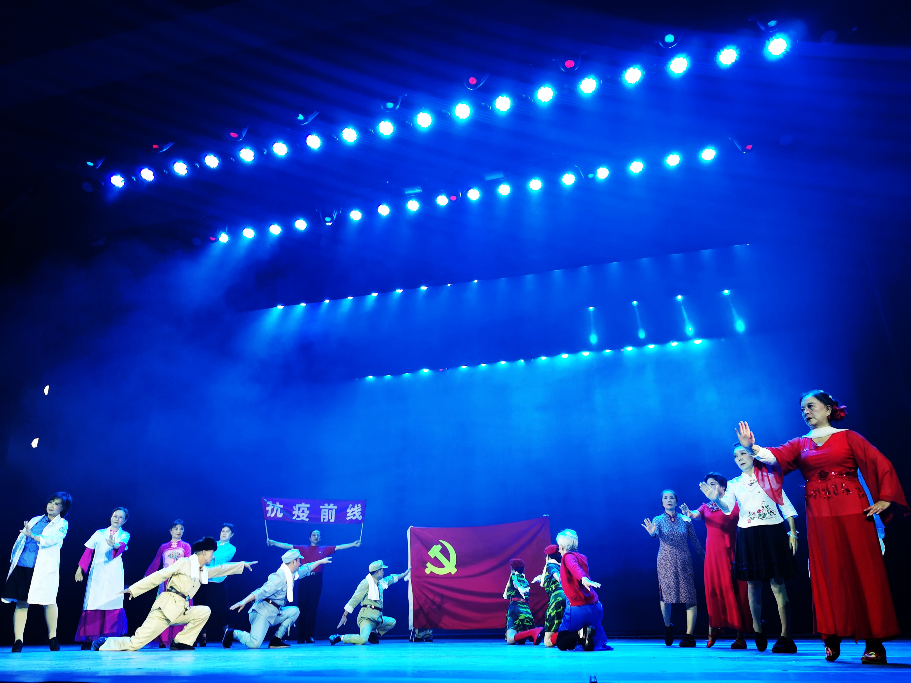 云南省老年合唱协会举办“放歌彩云南 银发颂祖国”文艺展演