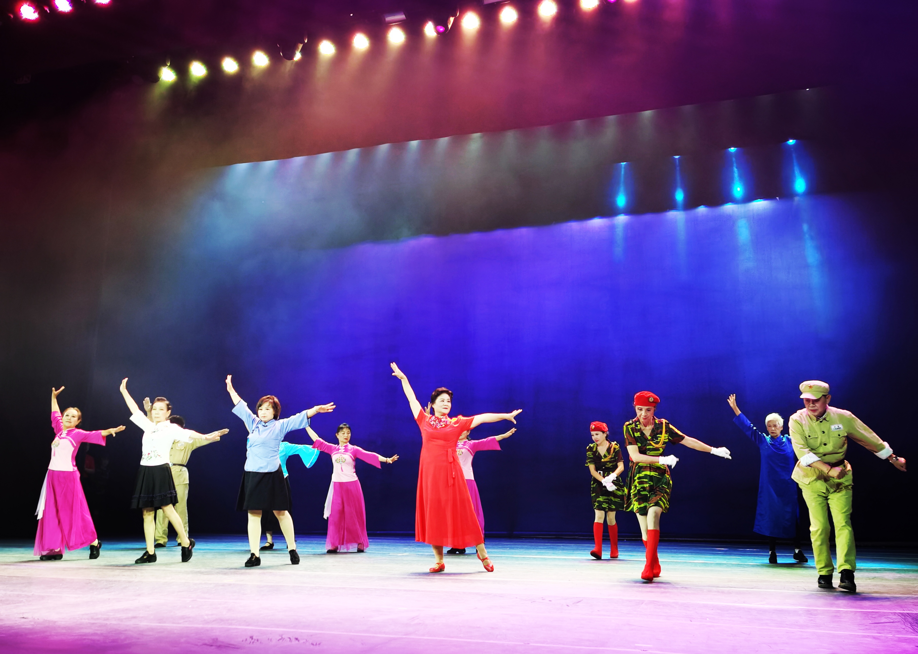 云南省老年合唱协会举办“放歌彩云南 银发颂祖国”文艺展演