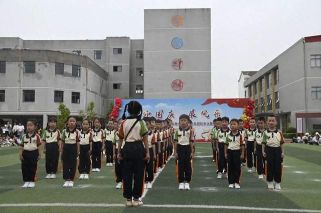 迎国庆·展风采——武穴市第二实验小学教联体开展多形式的“迎中秋 庆国庆”活动！