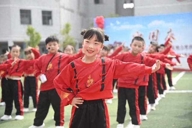 迎国庆·展风采——武穴市第二实验小学教联体开展多形式的“迎中秋 庆国庆”活动！