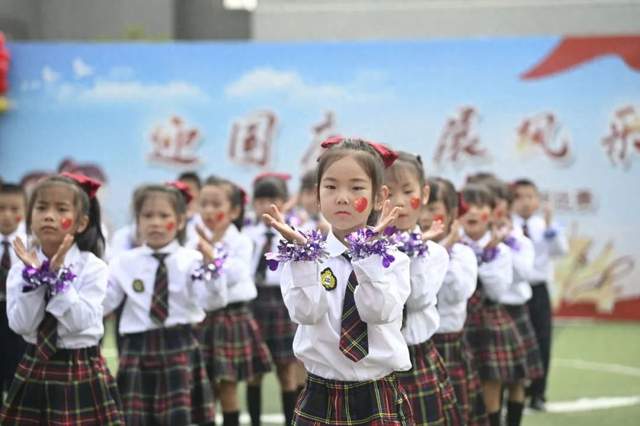 迎国庆·展风采——武穴市第二实验小学教联体开展多形式的“迎中秋 庆国庆”活动！