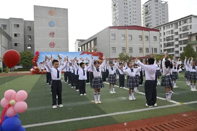 迎国庆·展风采——武穴市第二实验小学教联体开展多形式的“迎中秋 庆国庆”活动！
