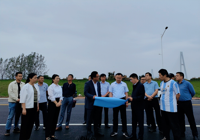 【要闻】武穴市长查俊一行到黄冈天有高中新校区调研项目建设情况