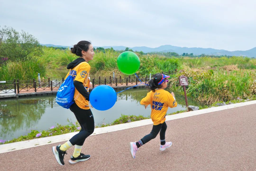 秘境百马创始人金飞豹为亲子跑家庭支招：三步轻松达成亲子跑挑战